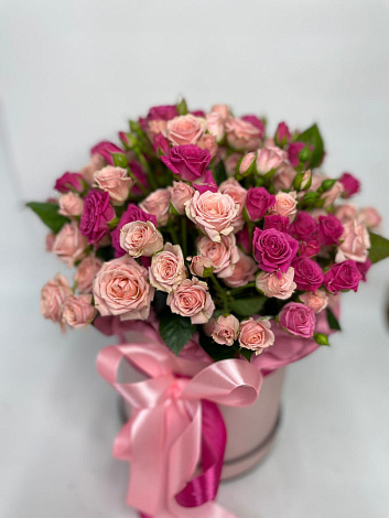 Шляпная коробка "Облако роз" - заказать цветы с доставкой в  Москве недорого - 9 475 ₽