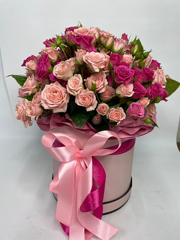 Шляпная коробка "Облако роз" - заказать цветы с доставкой в  Москве недорого - 9 475 ₽